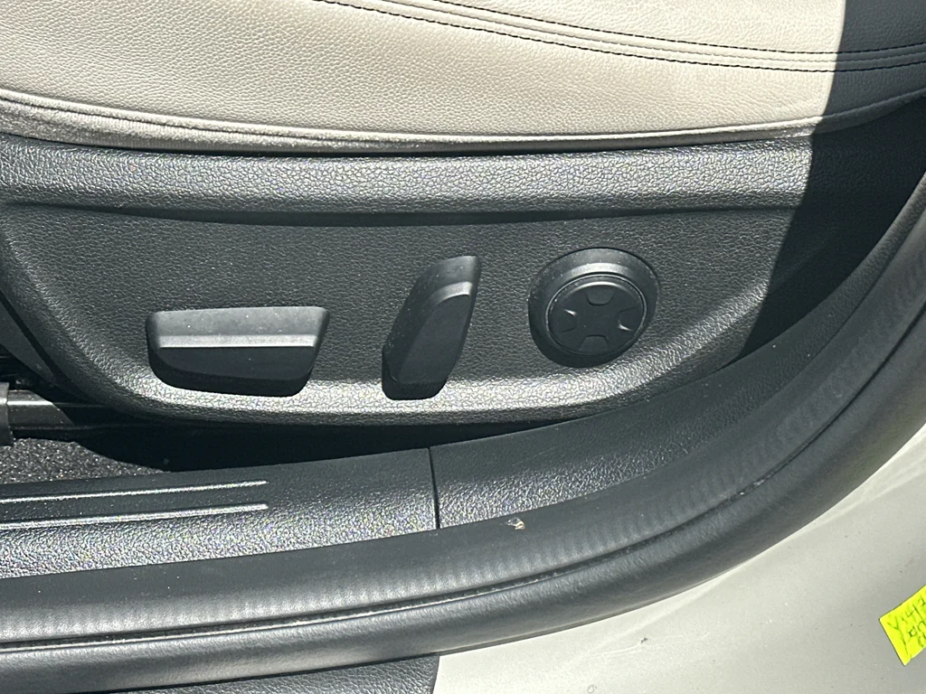 Used 2025  Genesis 2.5T image 28