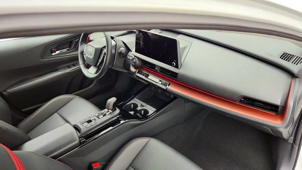 Used 2025 Wind Chill Pearl Toyota XSE Premium w/ Advanced Tech Pkg & Solar Roof image 24