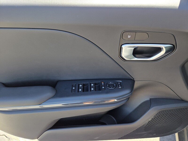 New 2026 Snow White Pearl Kia EX image 9