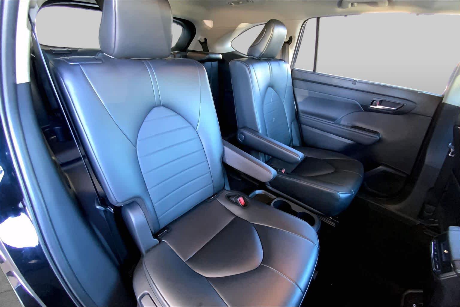 2024 Toyota Highlander LE - Photo 37