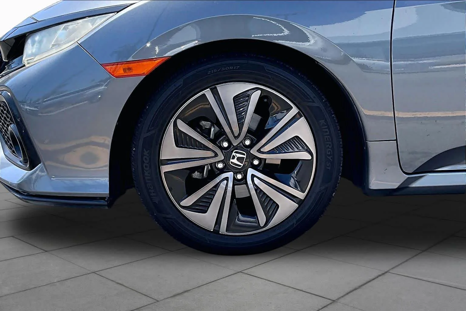 Used 2017 Polished Metal Metallic Honda EX image 10