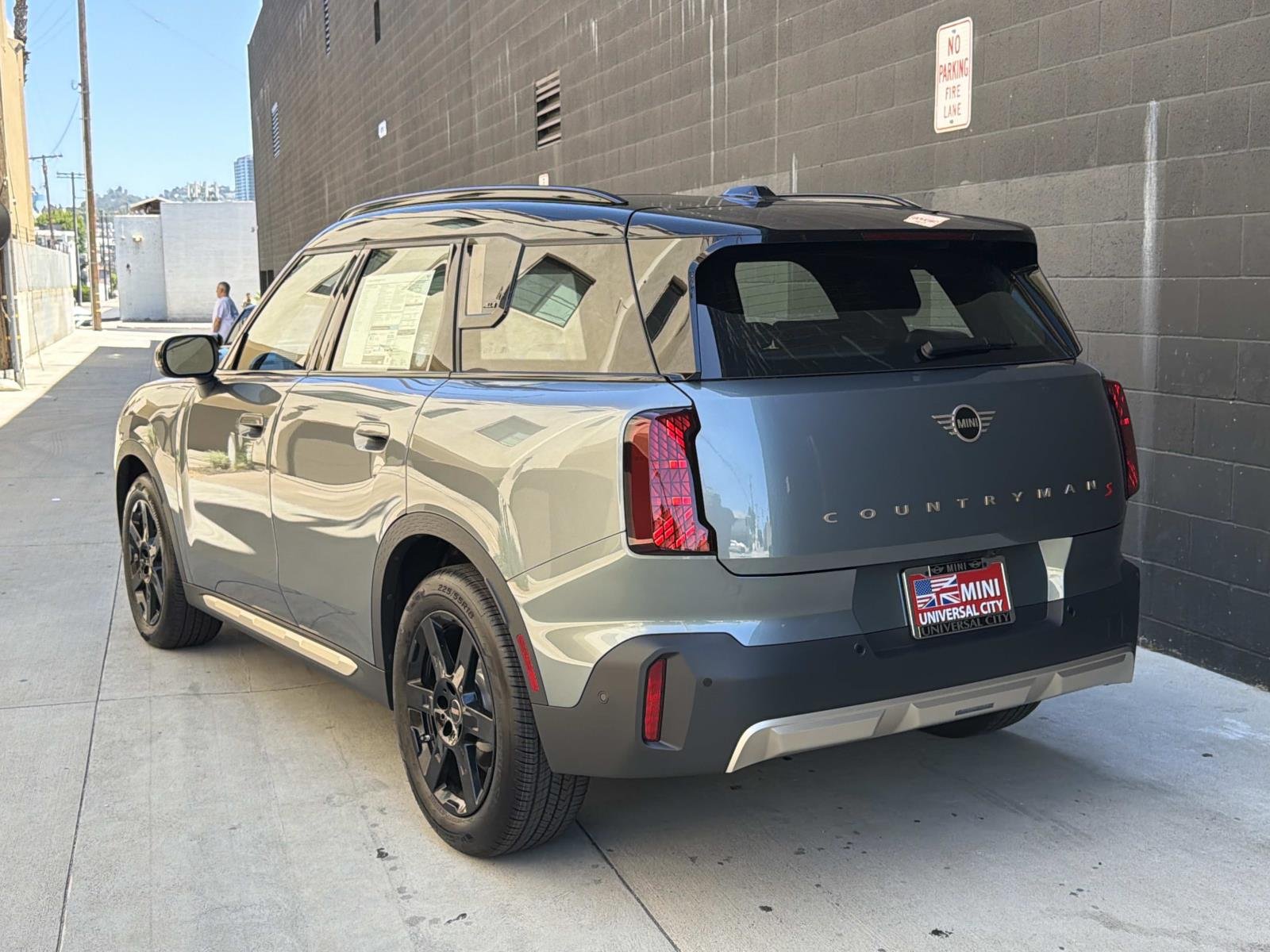 New 2027 Smokey Green Metallic MINI Signature Plus image 3