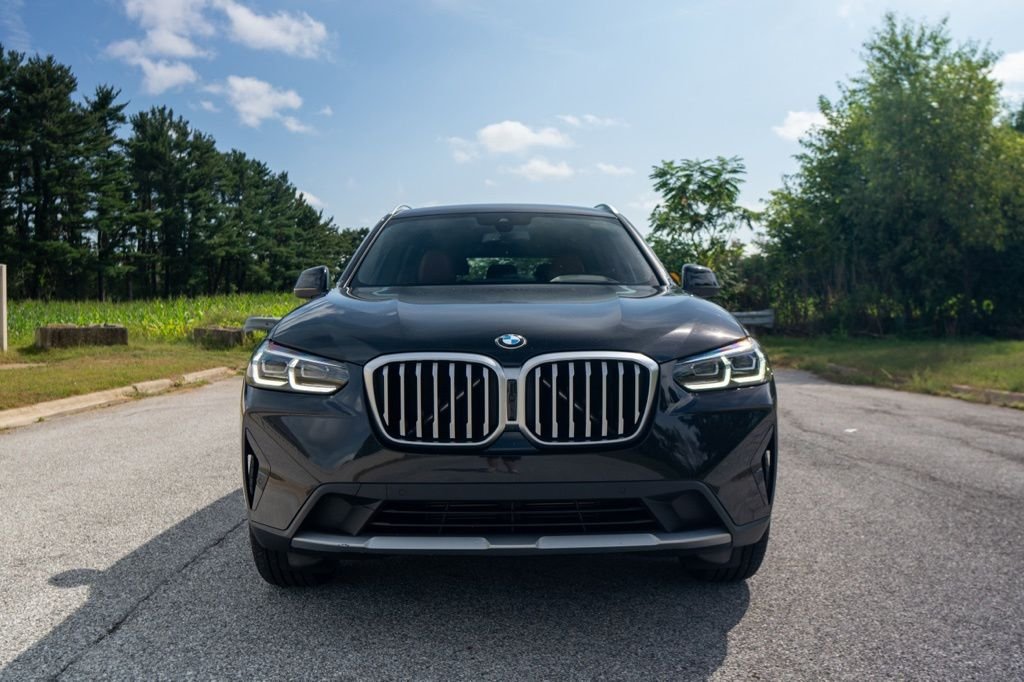Used 2024 Black Sapphire Metallic BMW xDrive30i image 2