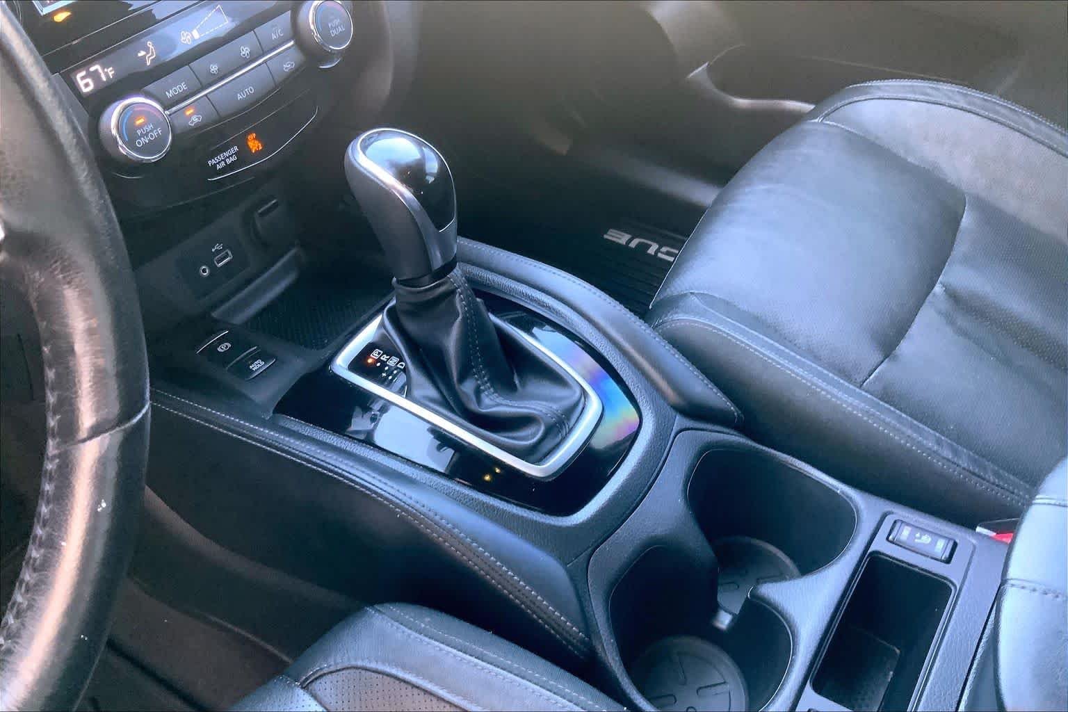 Used 2018 Gun Metallic Nissan SL image 17