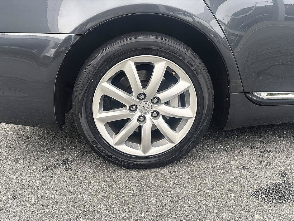 Used 2011 Smoky Granite Mica Lexus 460 image 11