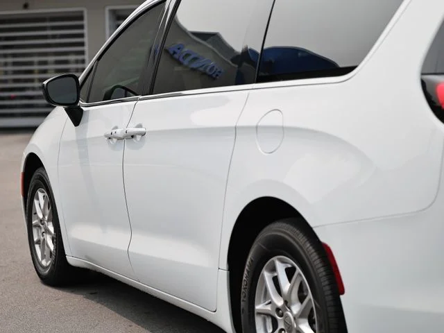 Used 2024 Bright White Clearcoat Chrysler LX image 8