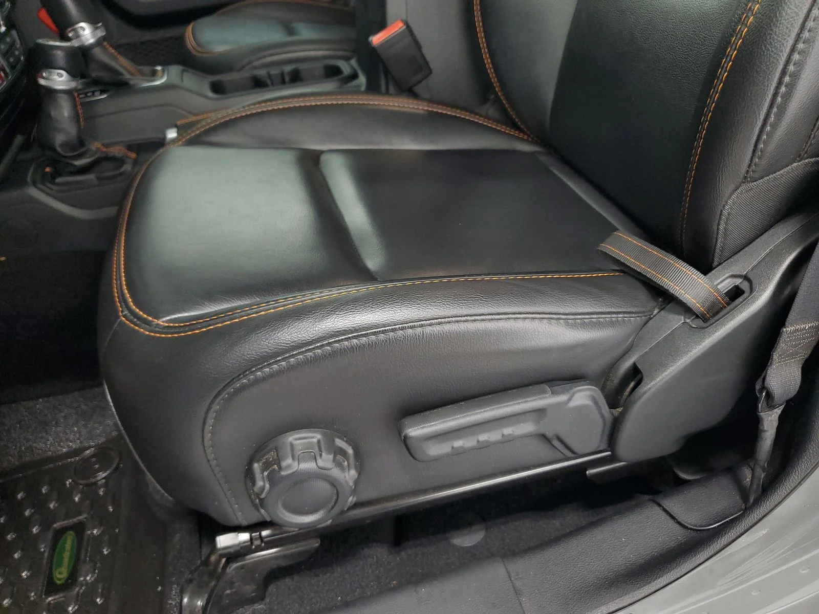 Used 2021 Gray Jeep Mojave image 13