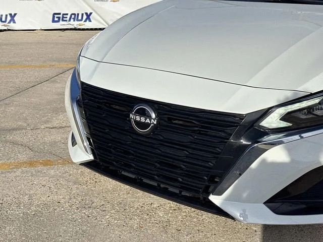 Used 2025 White Nissan 2.5 SV image 3