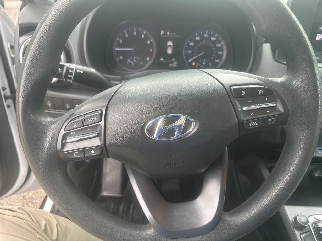 Used 2023 White Hyundai SEL image 17