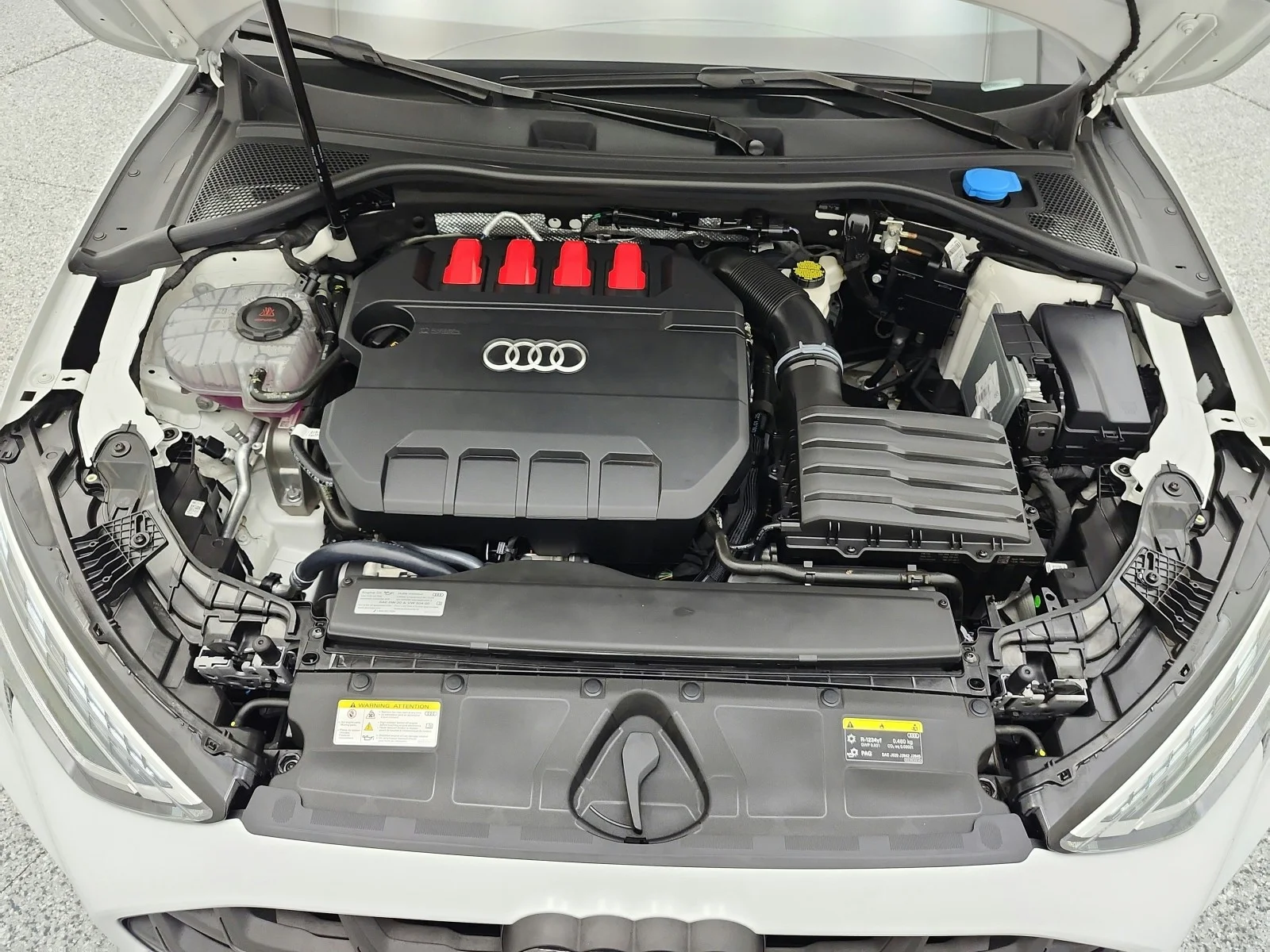 Used 2025 Glacier White Metallic Audi Premium Plus 2.0 TFSI quattro image 17