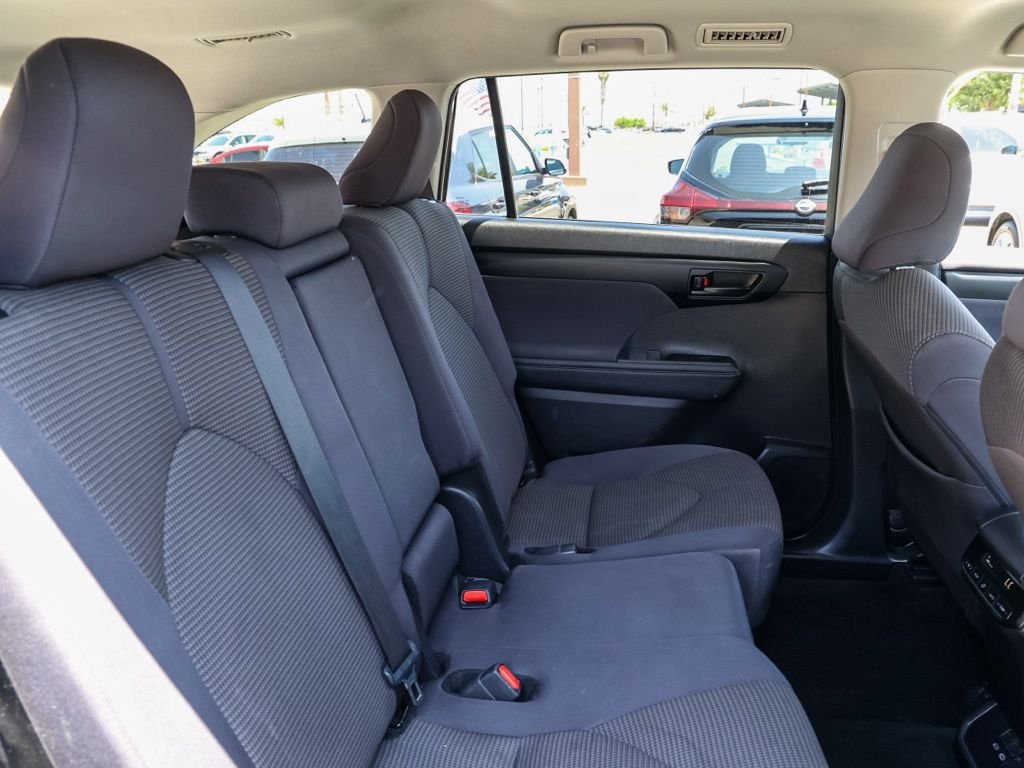 2024 Toyota Highlander LE - Photo 17