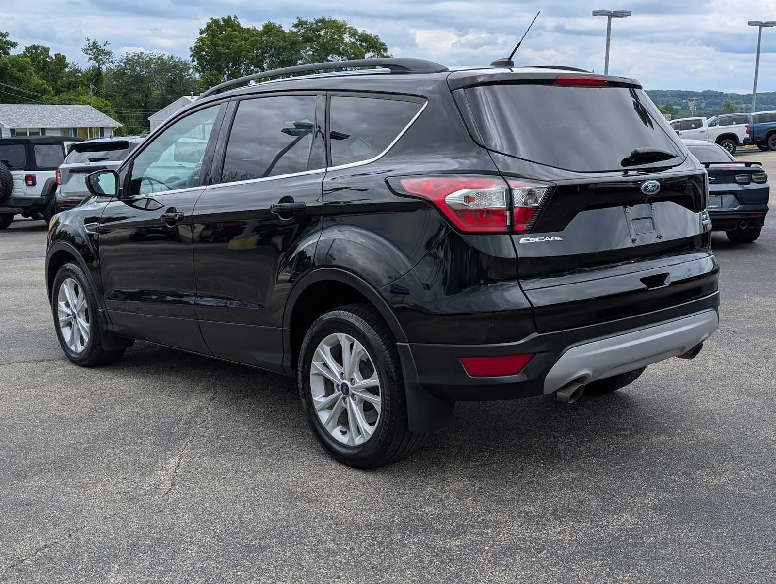 Used 2018 Shadow Black Ford SE image 10