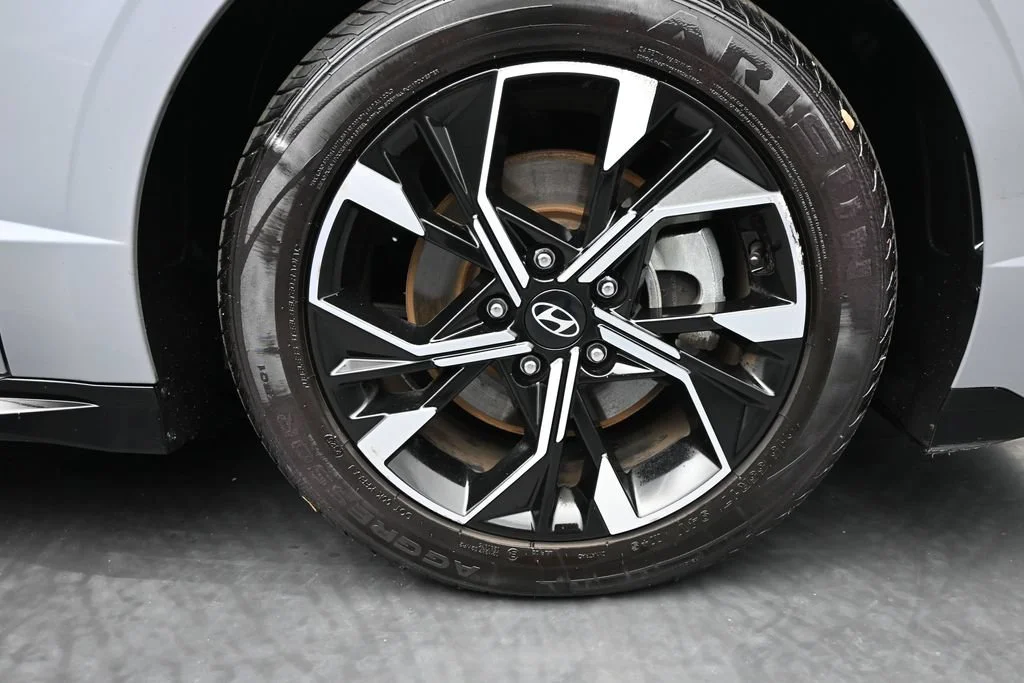 Used 2025 Blue Hyundai SEL image 2