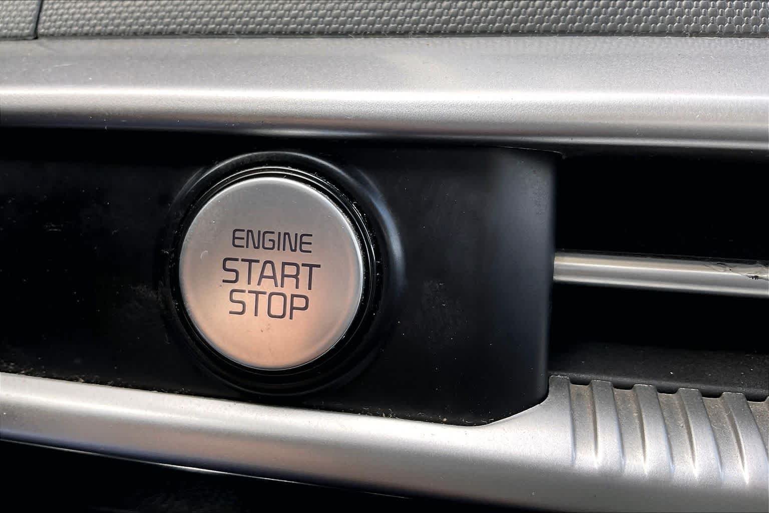 Used 2022 Everlasting Silver Kia LXS image 33