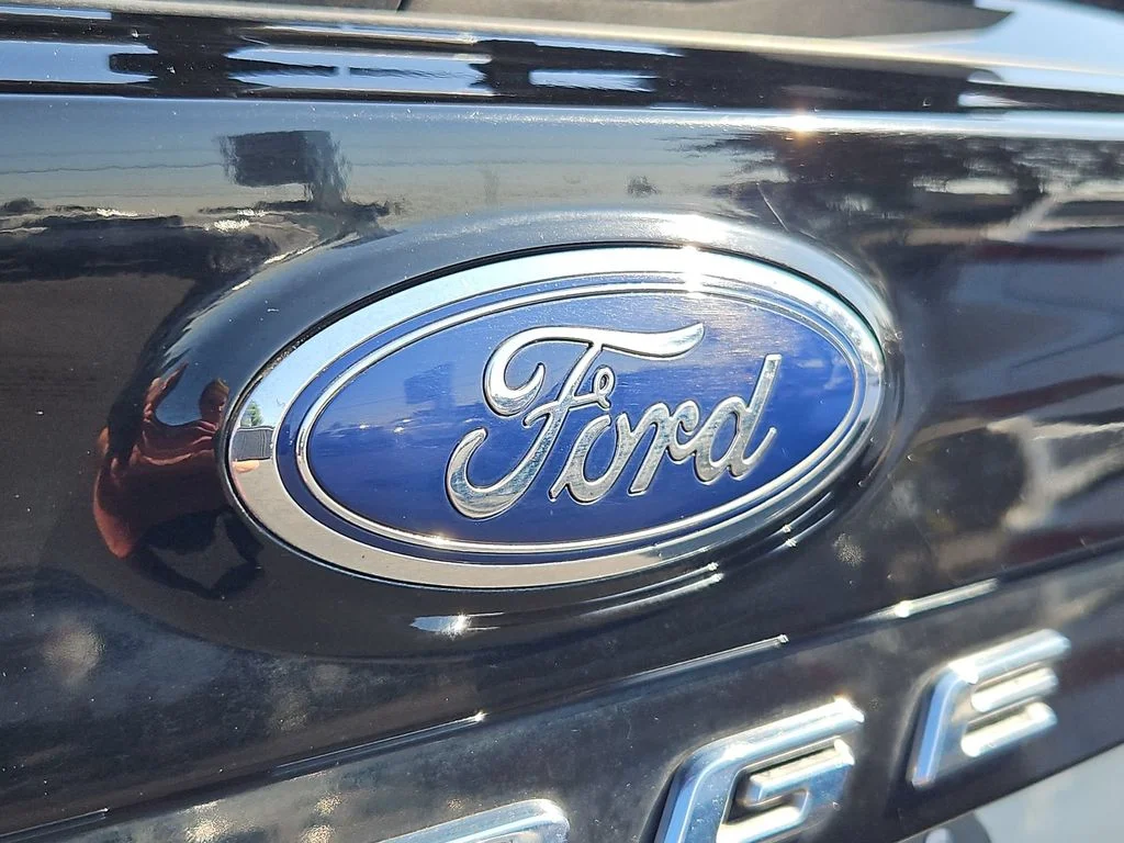 Used 2022 Silver Metallic Ford Titanium image 25