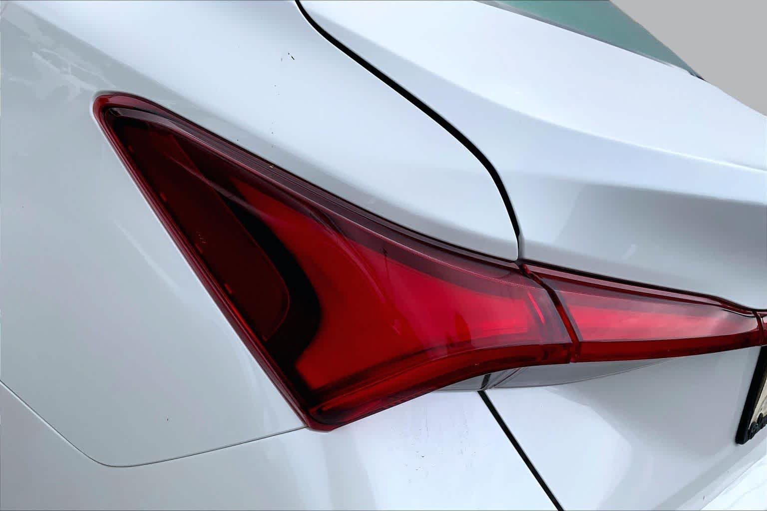 Used 2019 Wind Chill Pearl Toyota XLE image 29