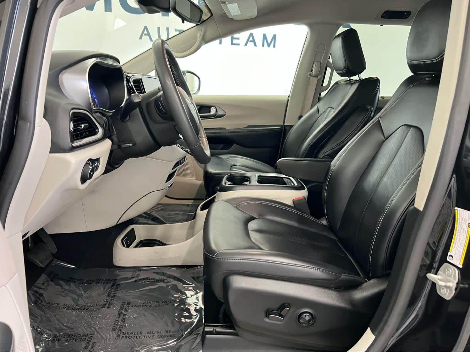 2023 Chrysler Pacifica Touring L - Photo 12