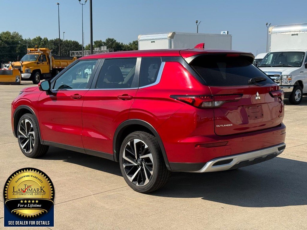 Used 2024 Red Diamond Mitsubishi SE Black Edition FWD image 7
