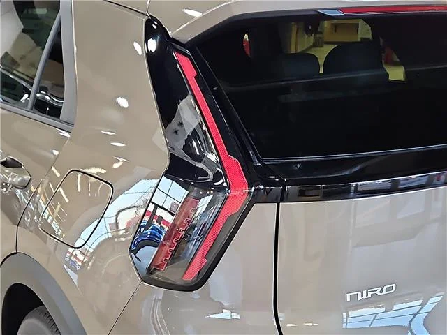 New 2027 Sunset Beige KIA EX Front-Wheel Drive image 7