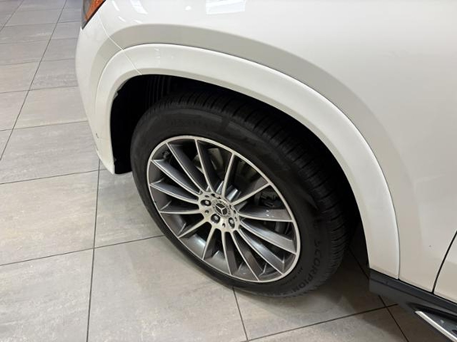 New 2026 MANUFAKTUR Moonlight White Metallic Mercedes-Benz  image 8