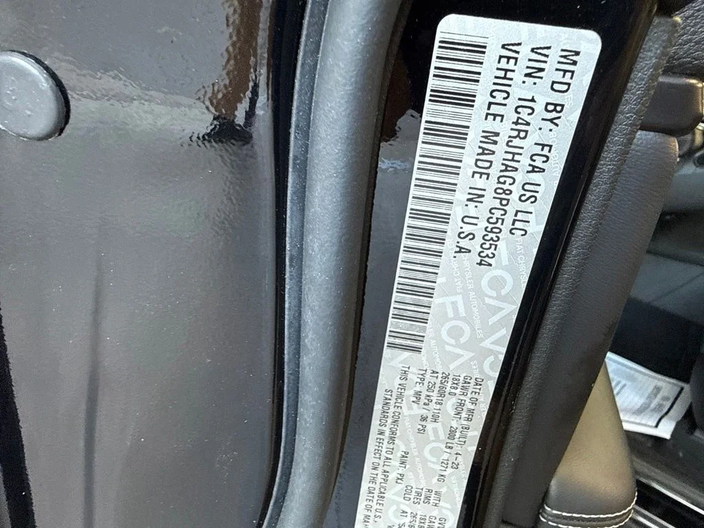 Used 2023 Black Jeep Laredo image 10