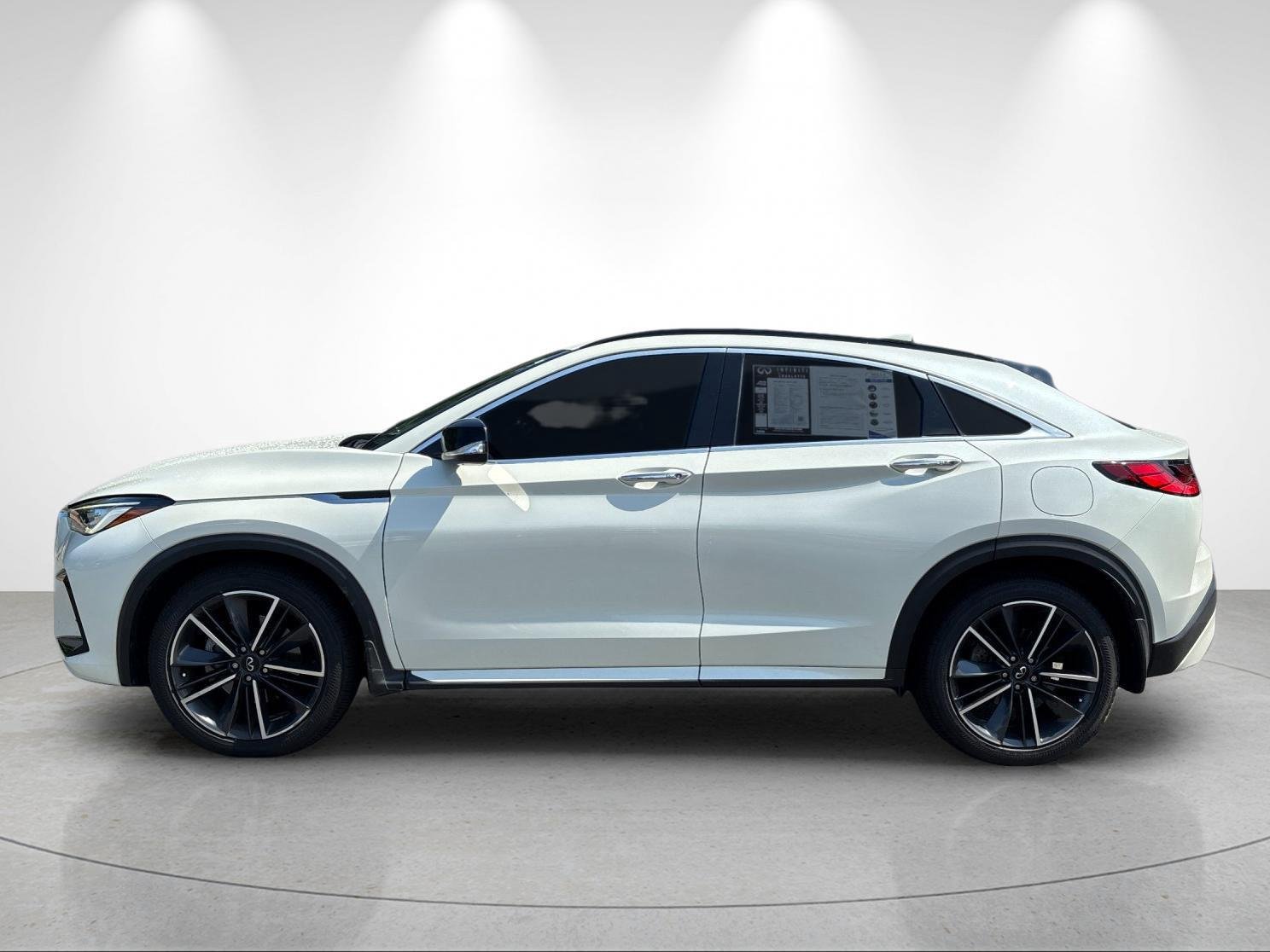 Used 2023 Majestic White INFINITI LUXE image 2