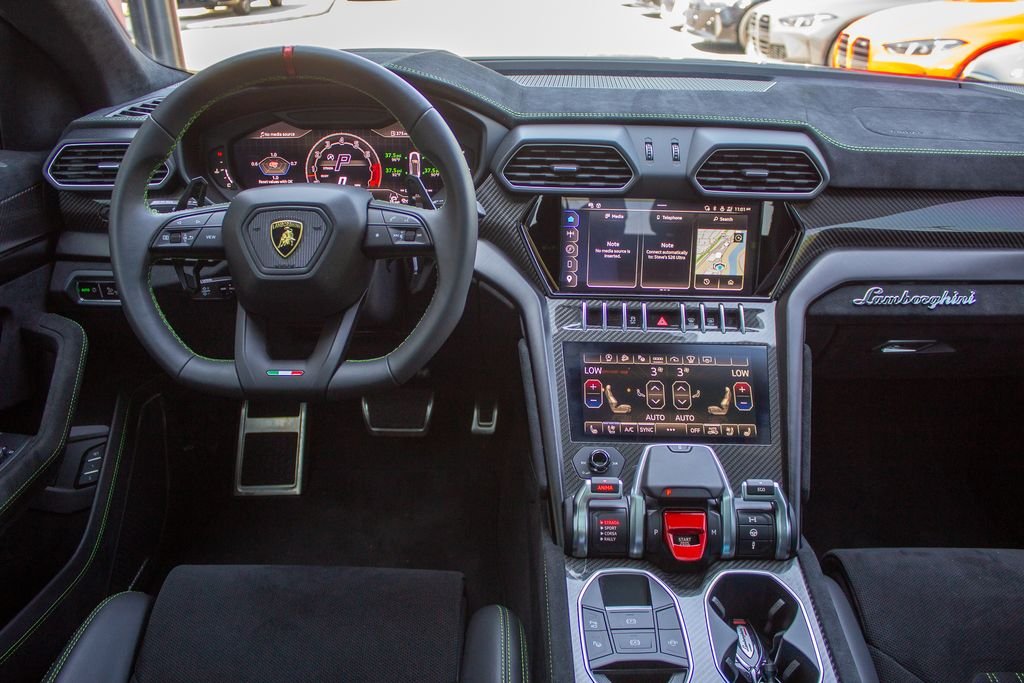Used 2024 White Lamborghini Performante image 13