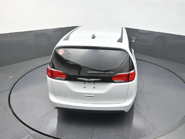 New 2027 Bright White Clear-Coat Paint Chrysler LX image 15
