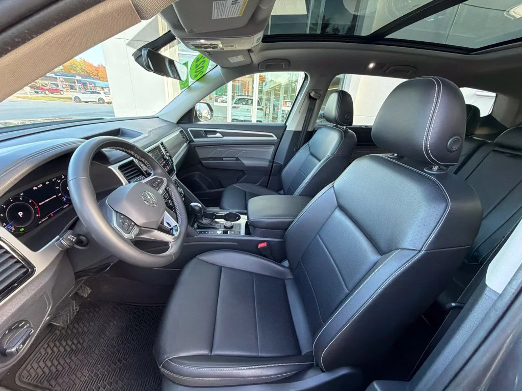 Used 2022 Gray Volkswagen 3.6L V6 SE w/Technology image 9