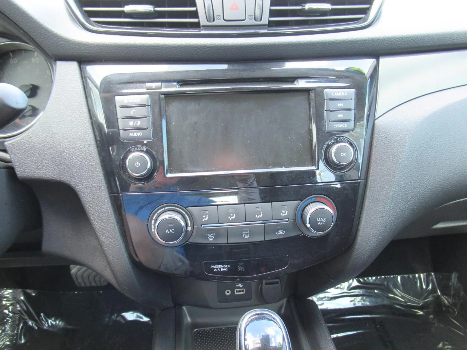 Used 2020 Caspian Blue Nissan S image 25