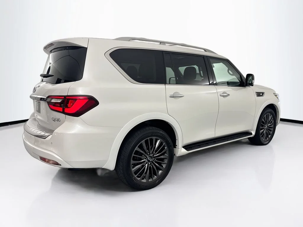 Used 2024 White INFINITI Premium Select image 5