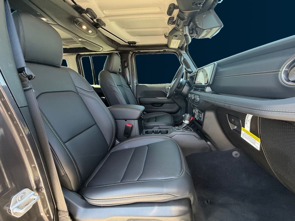 2025 Jeep Wrangler 4-Door Sahara - Photo 17