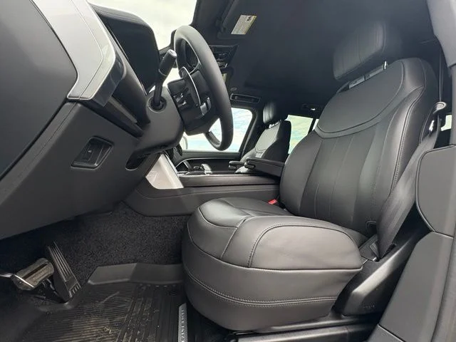 New 2026 Fuji White Land Rover SE image 14