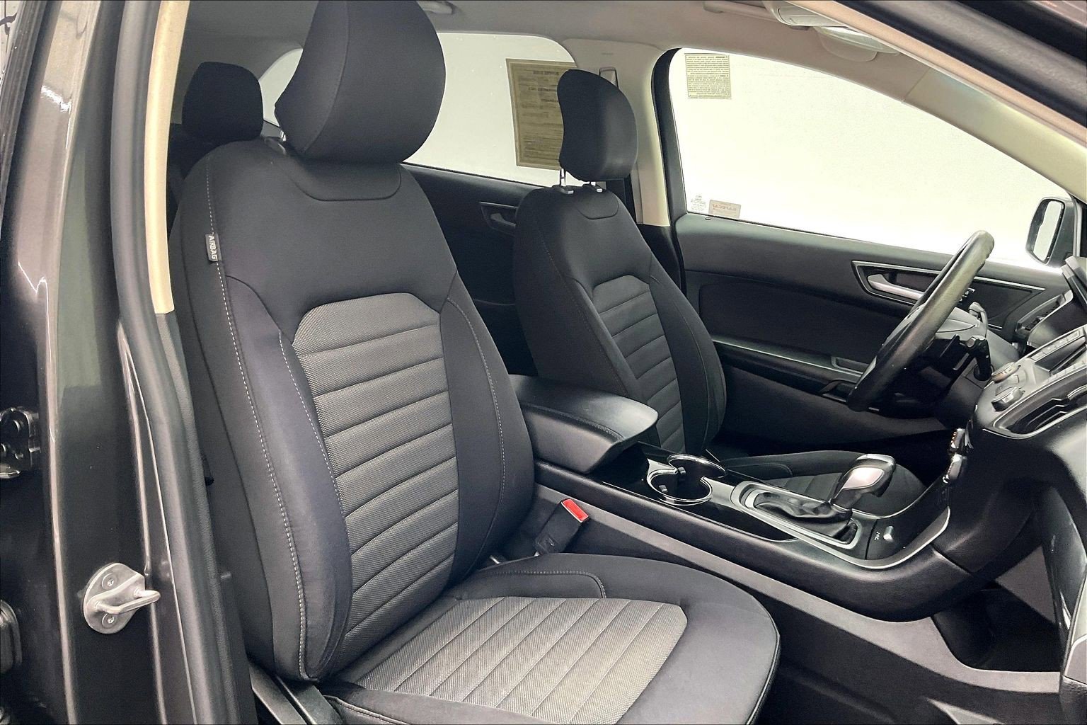 2016 Ford Edge SE photo 5