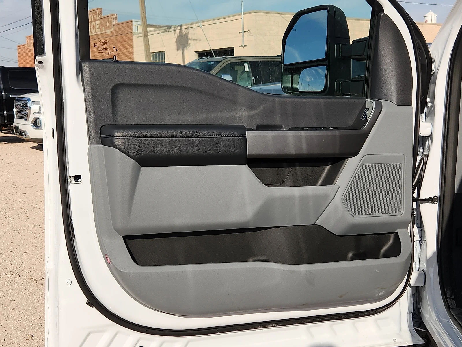 New 2027 Oxford White Ford XLT image 14
