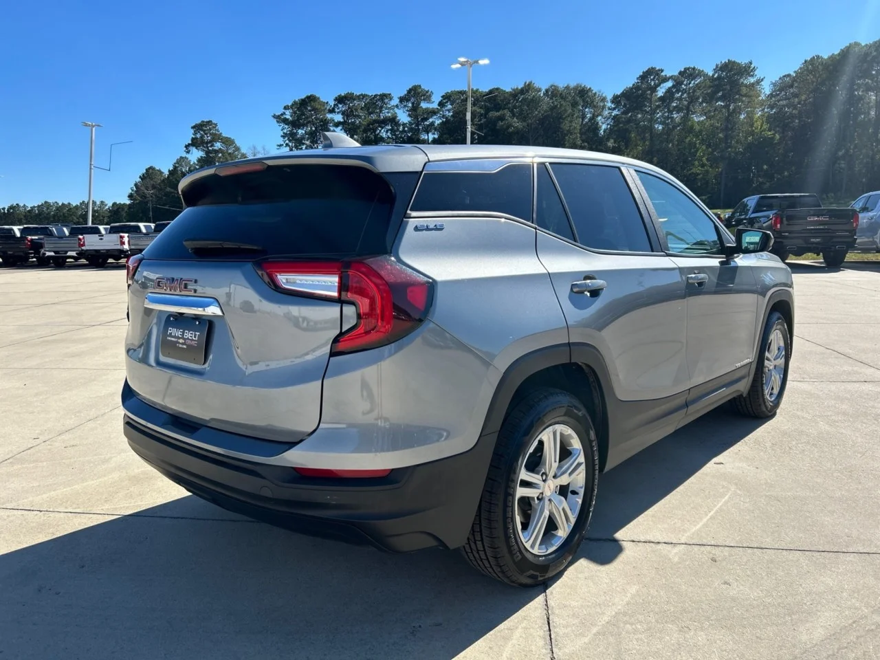 Used 2024 Sterling Metallic GMC SLE image 3