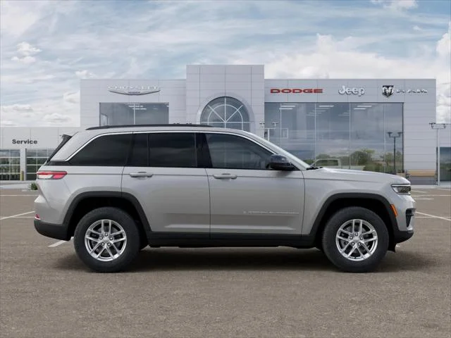 New 2025 Silver Zynith Exterior Paint Jeep Laredo X image 31