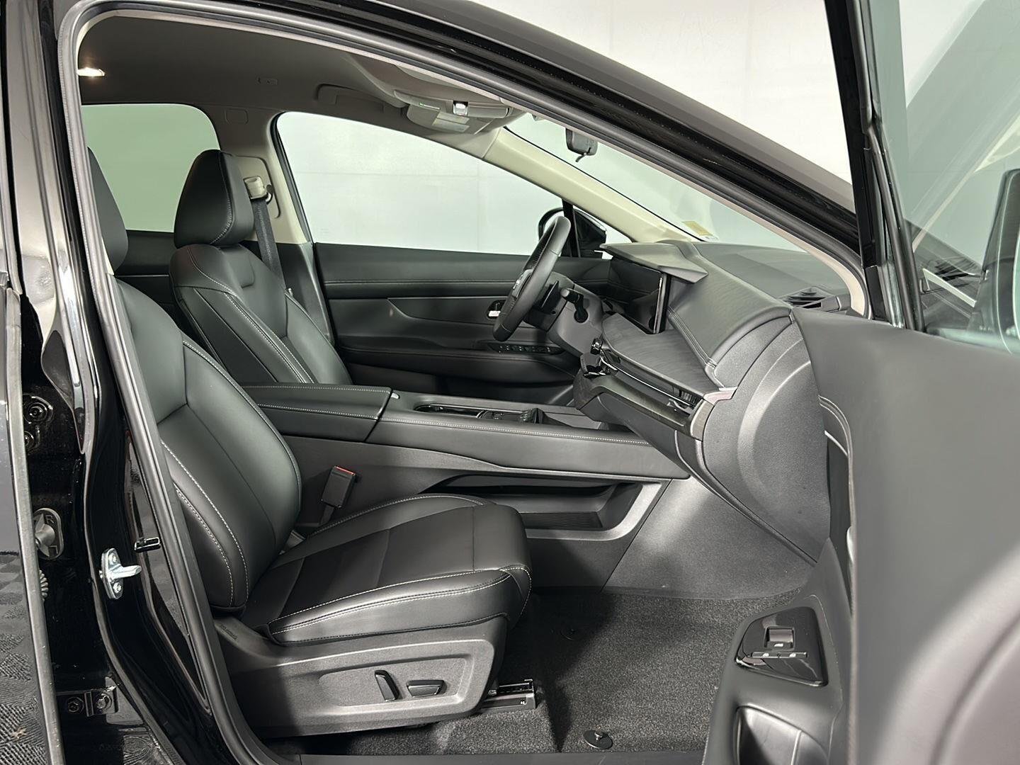 Used 2026 Super Black Nissan SV image 31