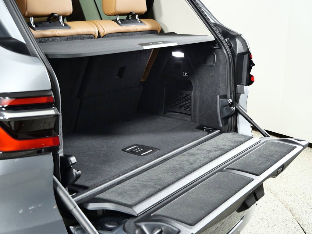 Used 2026 Skyscraper Grey Metallic BMW xDrive40i image 30