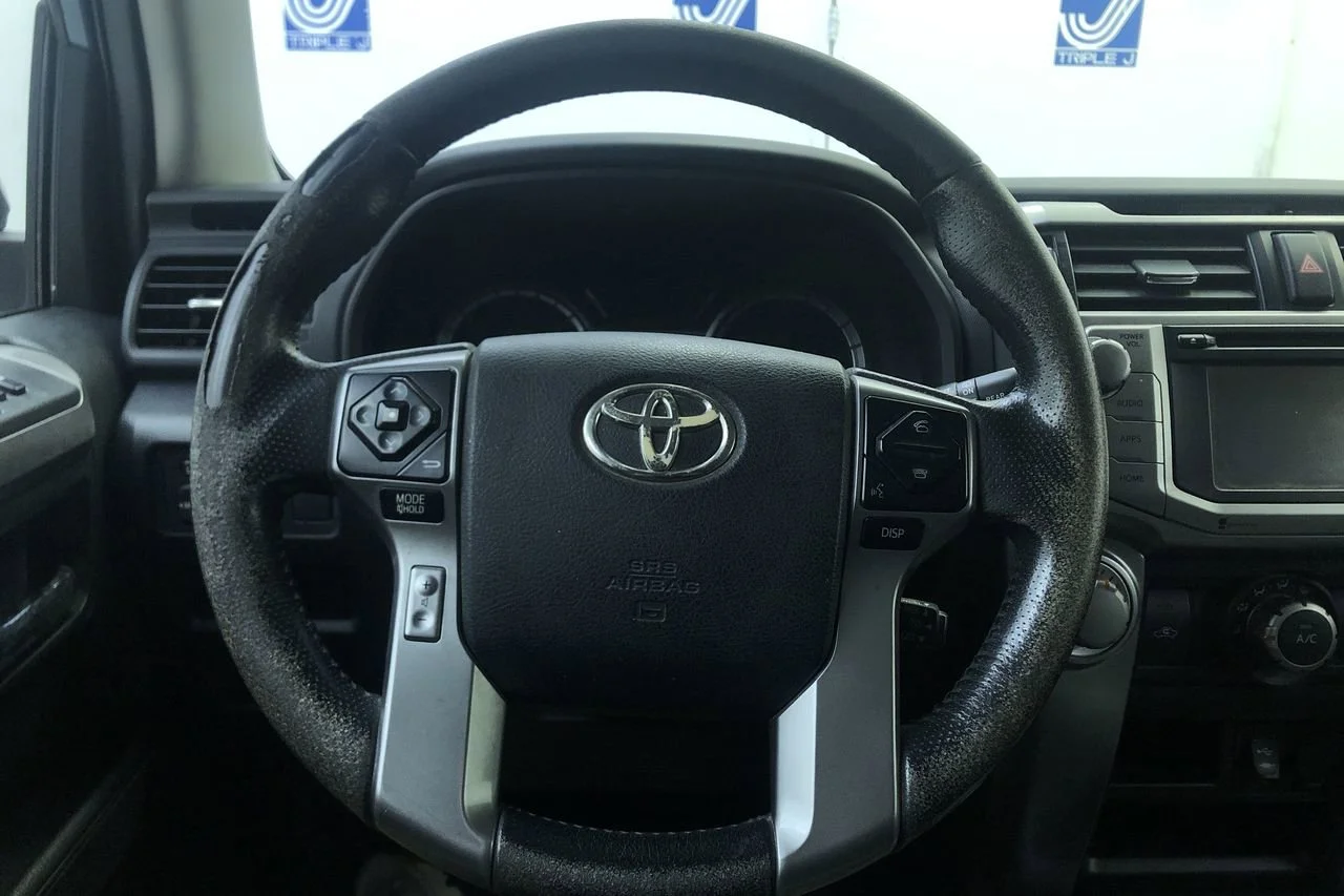 Used 2014 Nautical Blue Pearl Toyota SR5 image 22