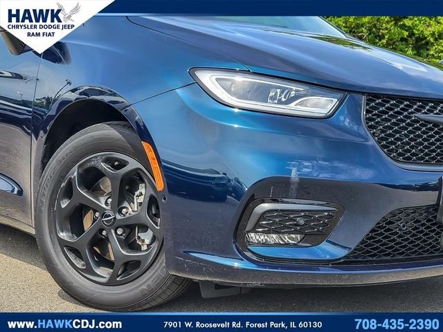 Used 2024 Blue Chrysler Select Premium S Appearance image 3