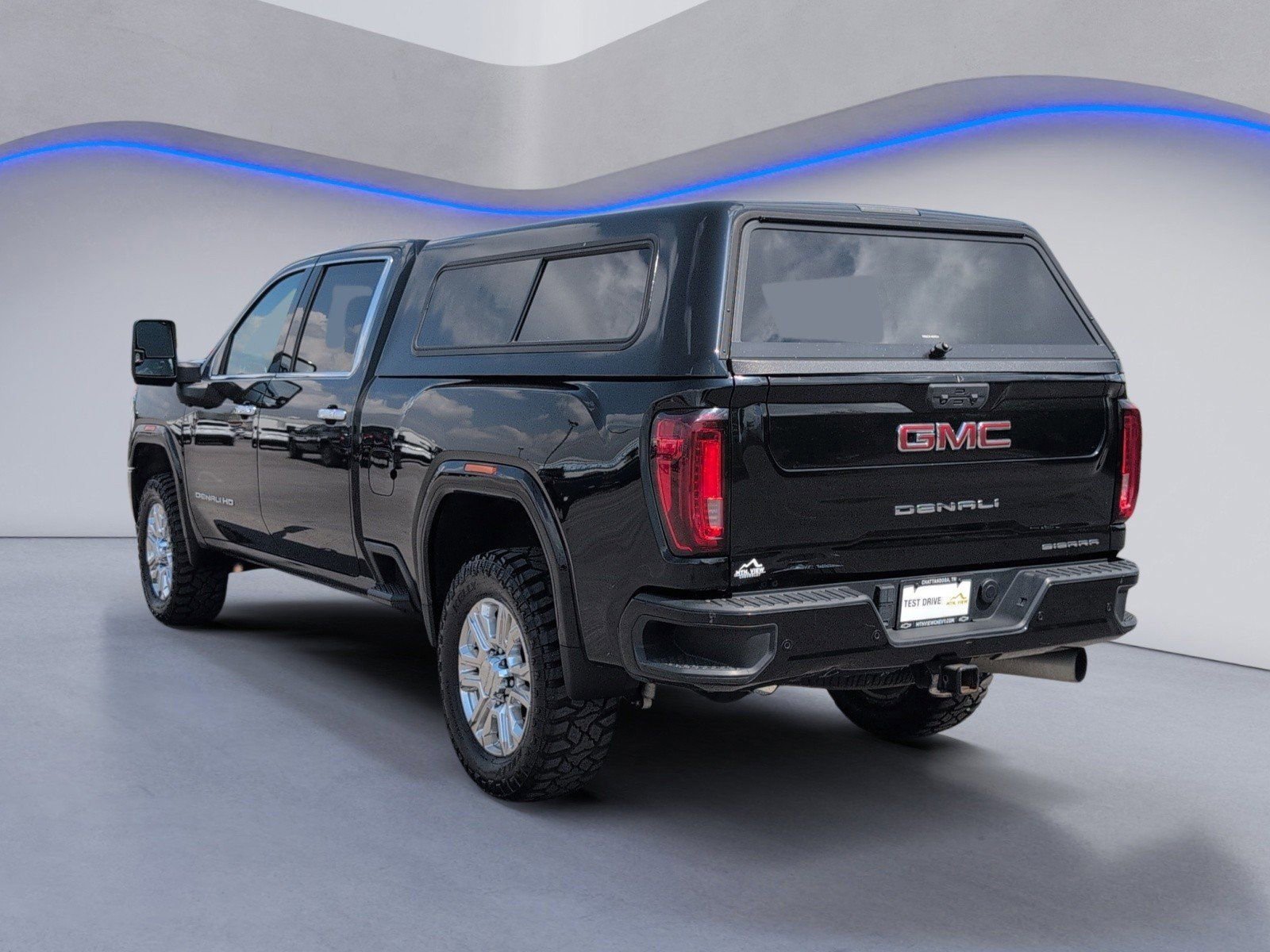 View vehicle photo 3