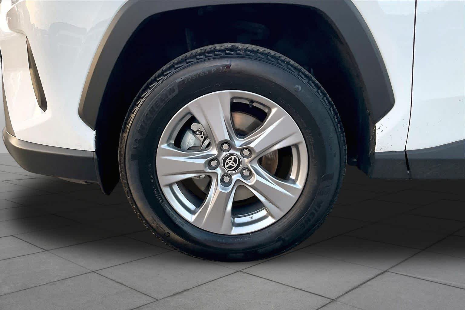 Used 2025 Ice Cap Toyota XLE image 11