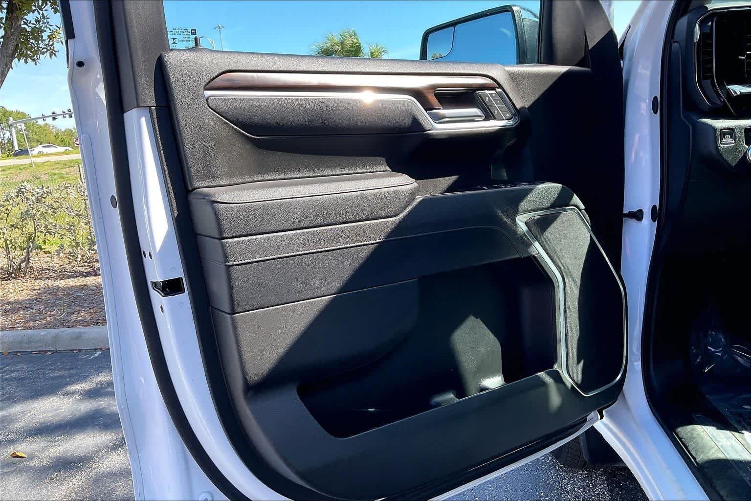 2025 GMC Sierra 1500 SLT - Photo 22