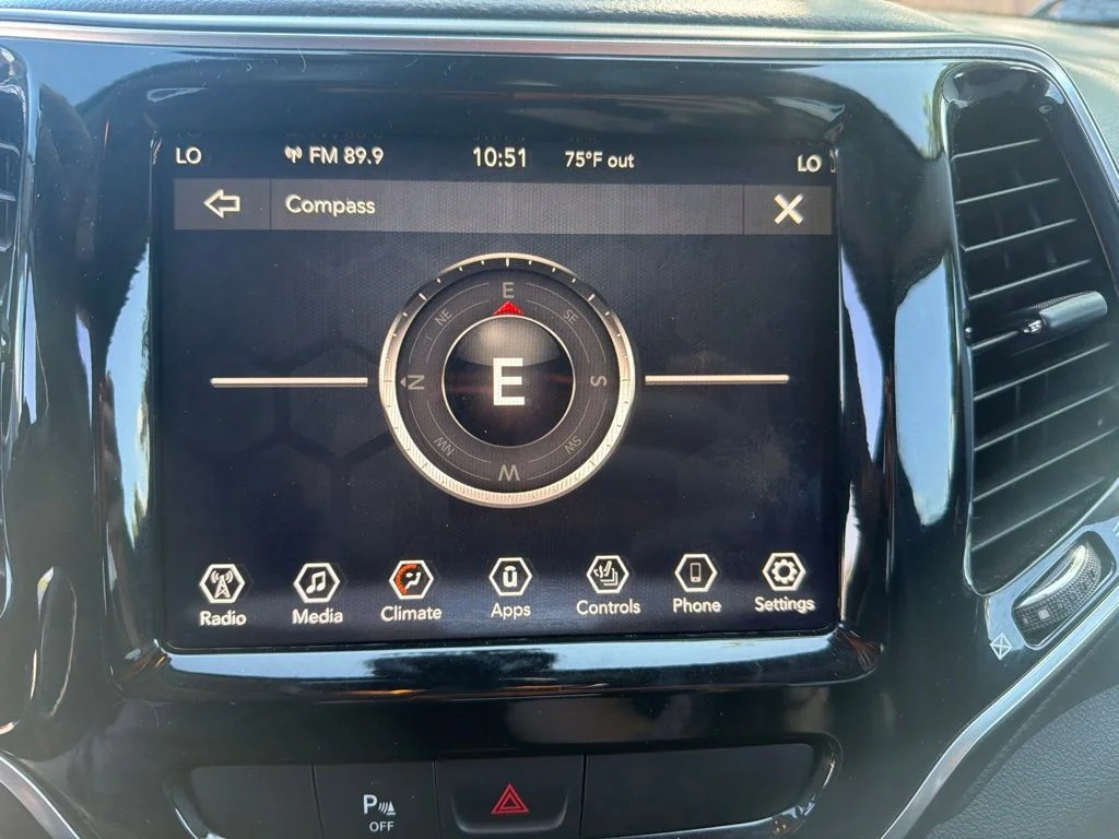 Used 2019 Gray Jeep Limited image 21