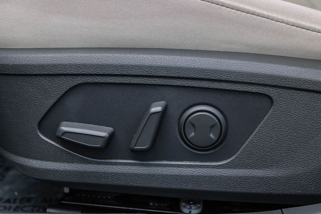 Certified Used 2025 Black Hyundai SEL image 21