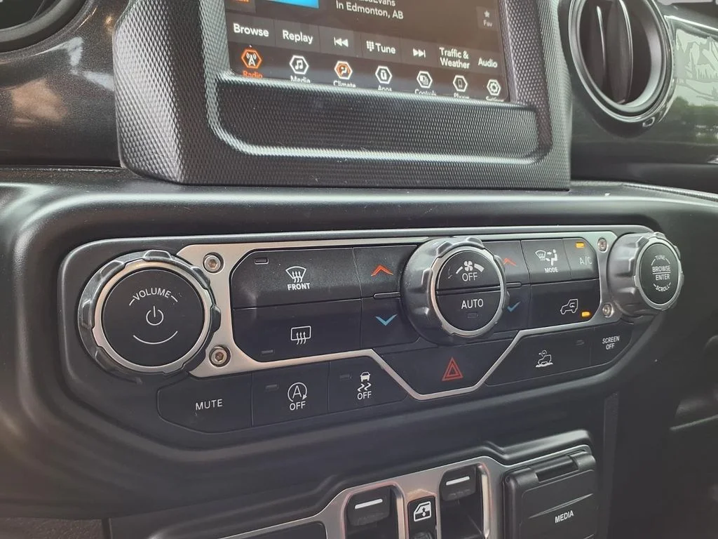 Used 2022 Green Jeep Sport image 7