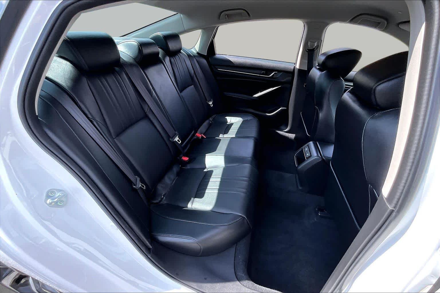 Used 2022 Platinum White Pearl Honda Sport SE image 19