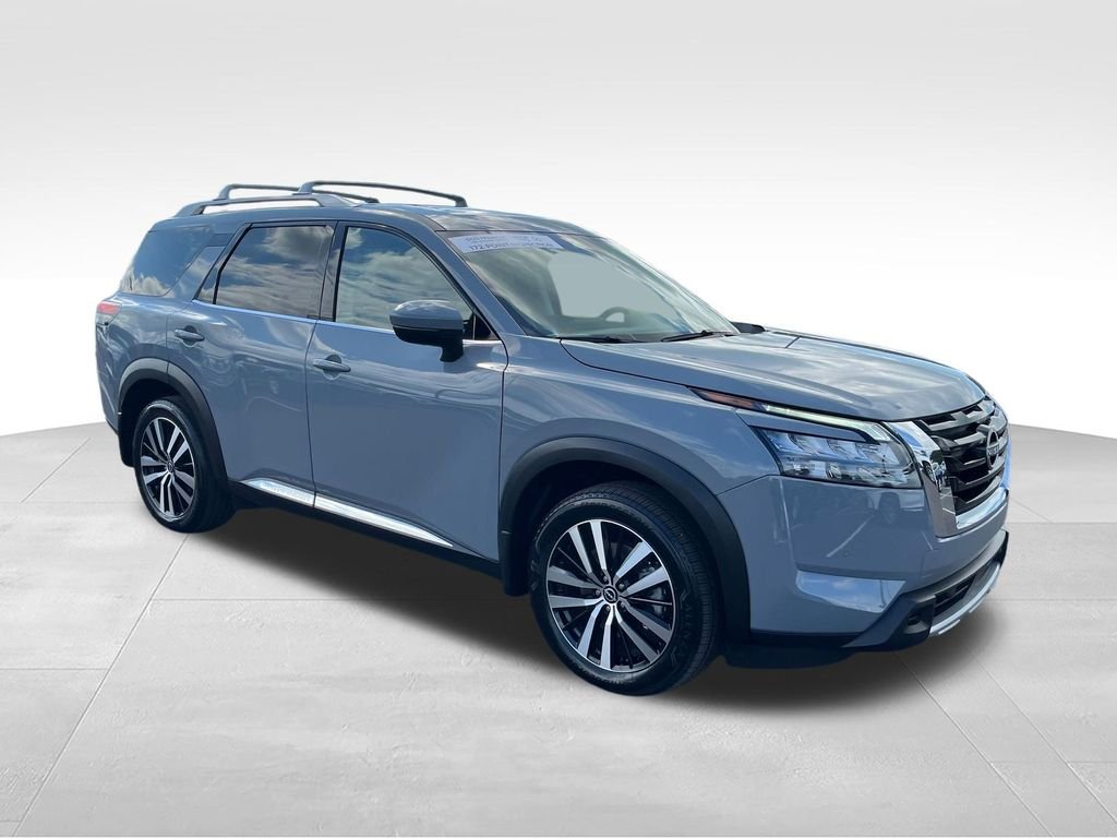 Used 2025 Gray Nissan Platinum image 7