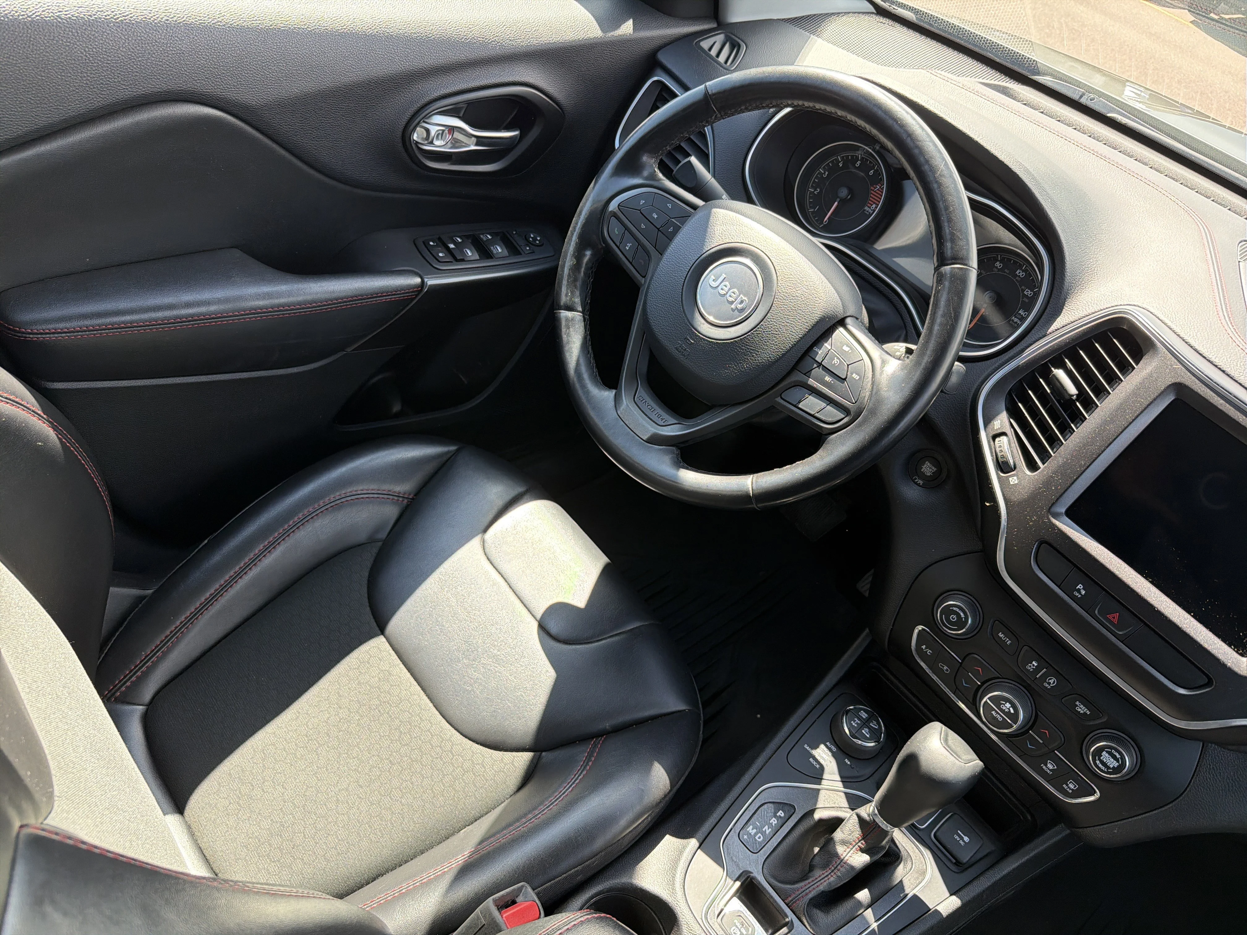 Used 2020 Light Brownstone Pearlcoat Jeep Trailhawk image 9